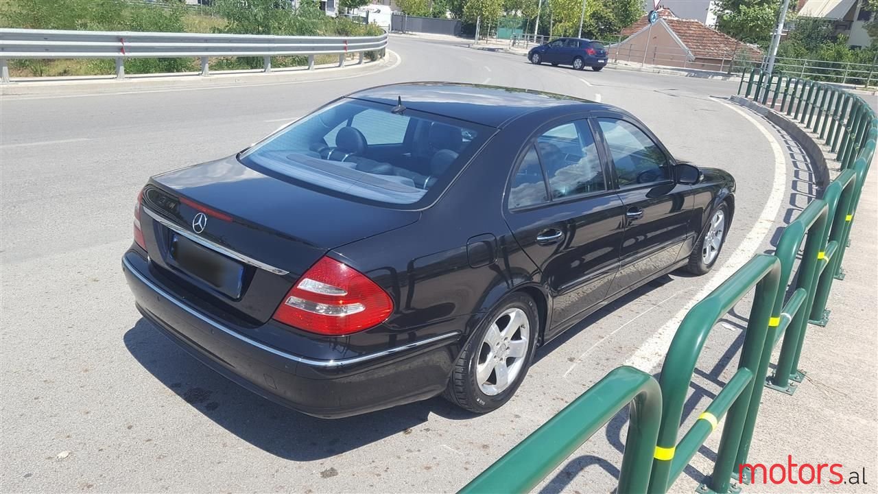 2005' Mercedes-Benz E 220 photo #2
