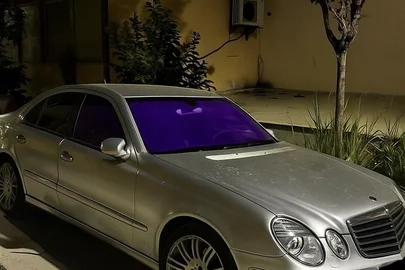 2008' Mercedes-Benz E 320