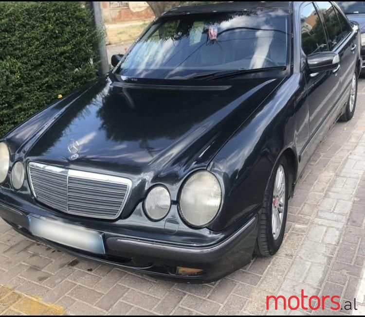 2001' Mercedes-Benz 270 photo #3