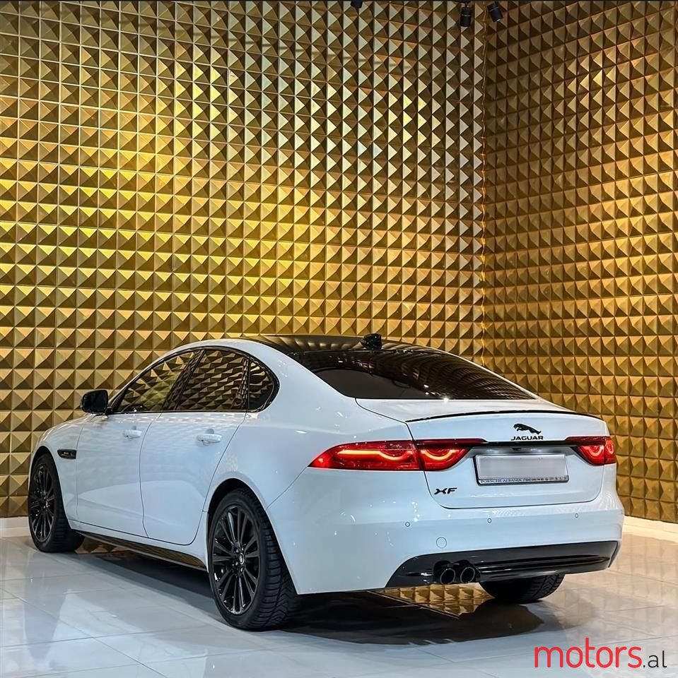 2018' Jaguar XF photo #4