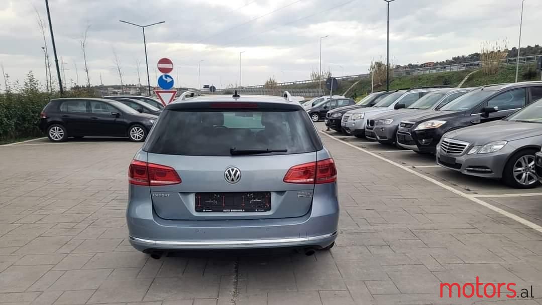 2012' Volkswagen Passat photo #3