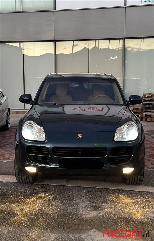 2005' Porsche Cayenne photo #2