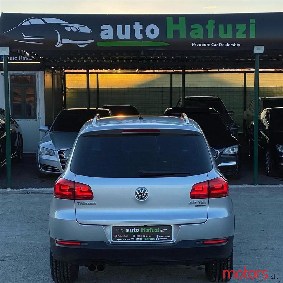 2015' Volkswagen Tiguan photo #5