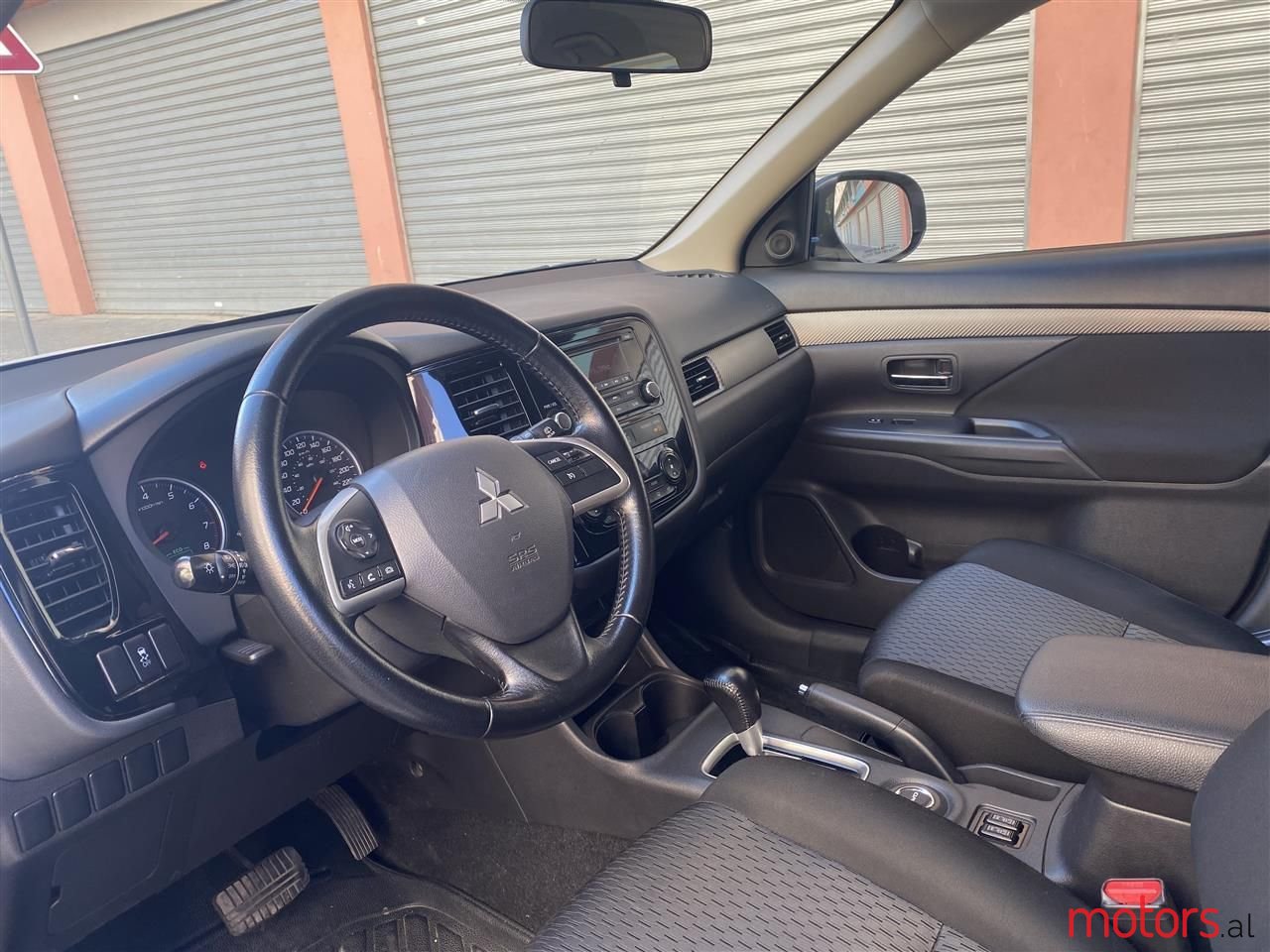 2014' Mitsubishi Outlander photo #2