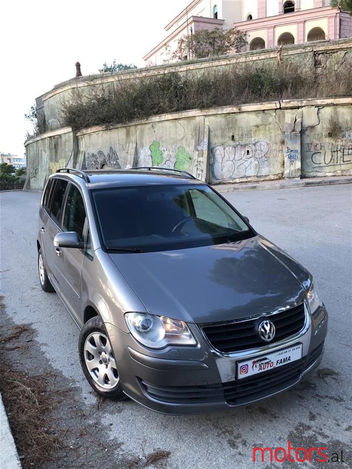 2007' Volkswagen Touran photo #1