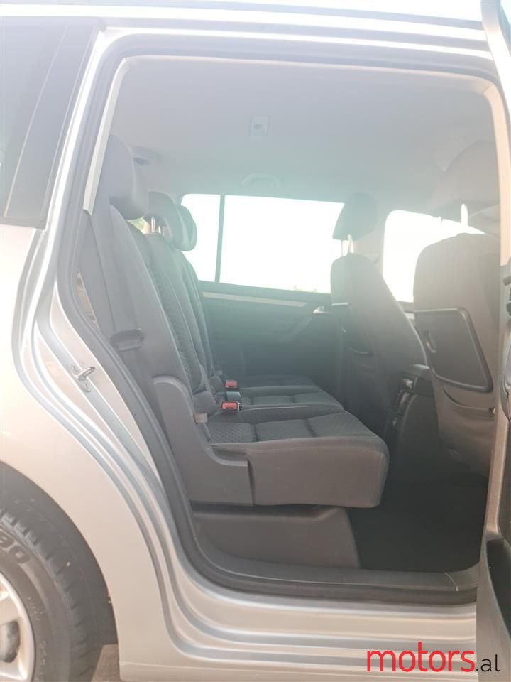 2007' Volkswagen Touran photo #5