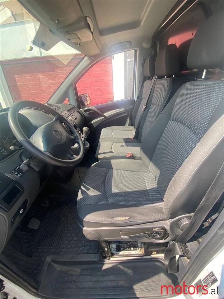 2013' Mercedes-Benz V 220 photo #2