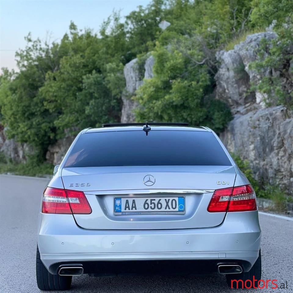 2011' Mercedes-Benz E 350 photo #4