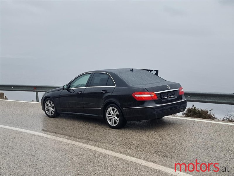 2010' Mercedes-Benz E 220 photo #4