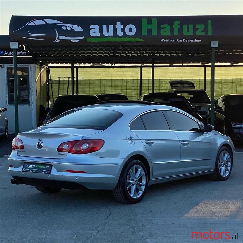 2010' Volkswagen Passat photo #4