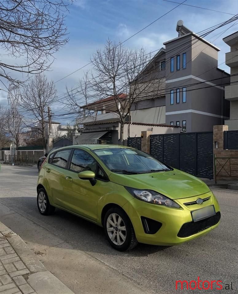 2013' Ford Fiesta photo #2