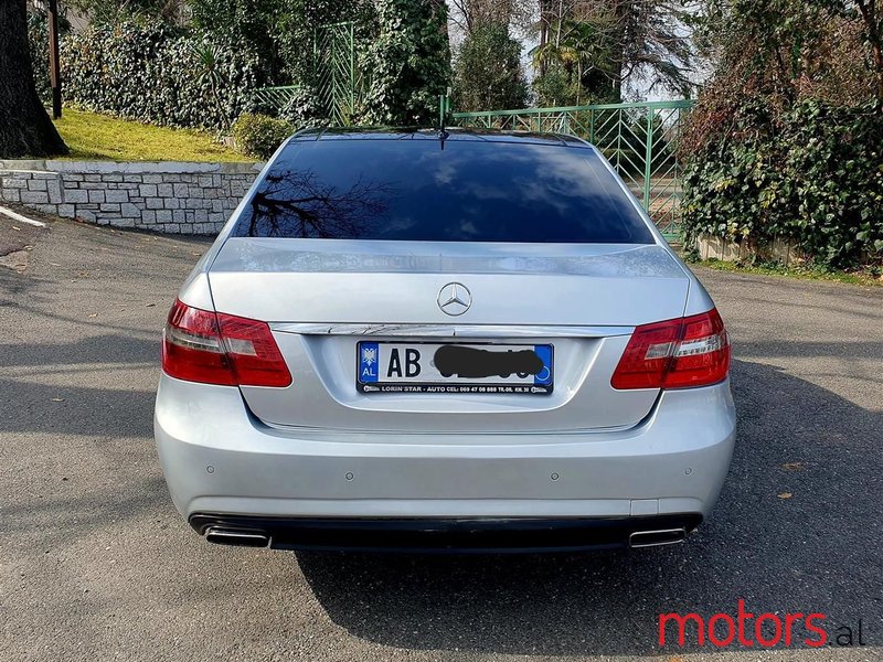 2010' Mercedes-Benz E 220 photo #5