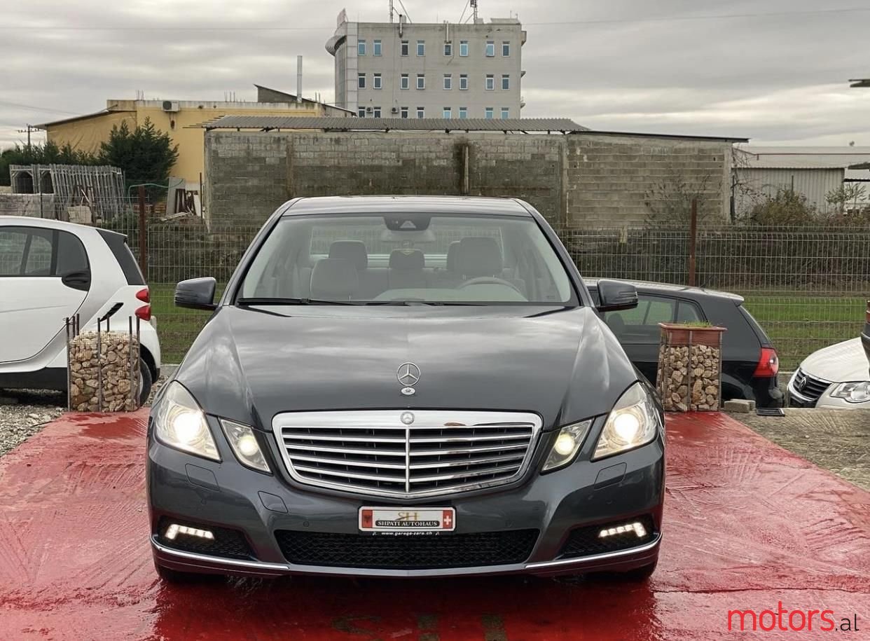2009' Mercedes-Benz E 250 photo #2