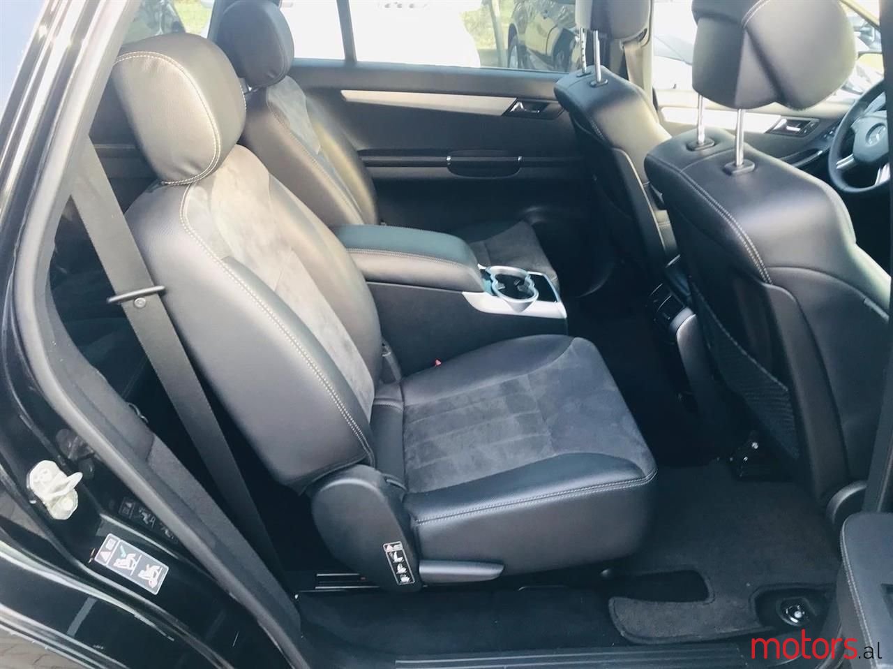 2009' Mercedes-Benz R 320 photo #5