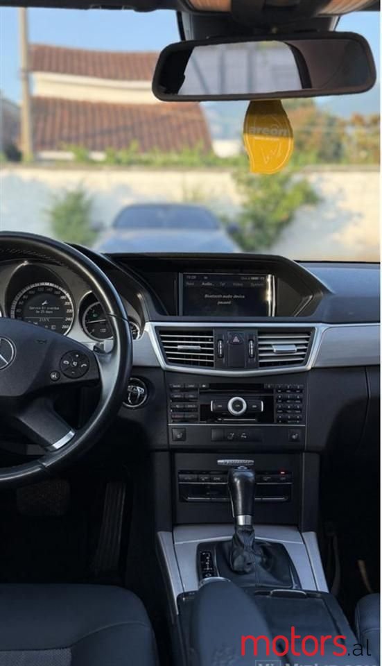 2011' Mercedes-Benz 220 photo #5