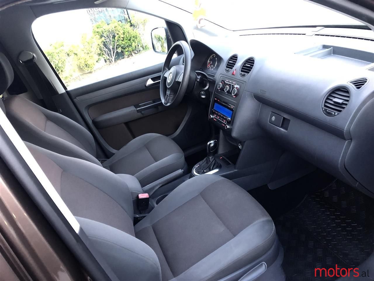 2011' Volkswagen Caddy photo #2