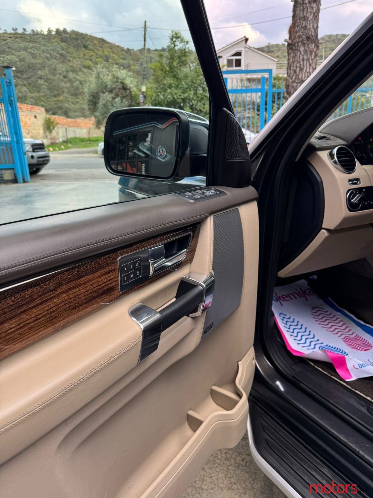 2013' Land Rover Discovery photo #2