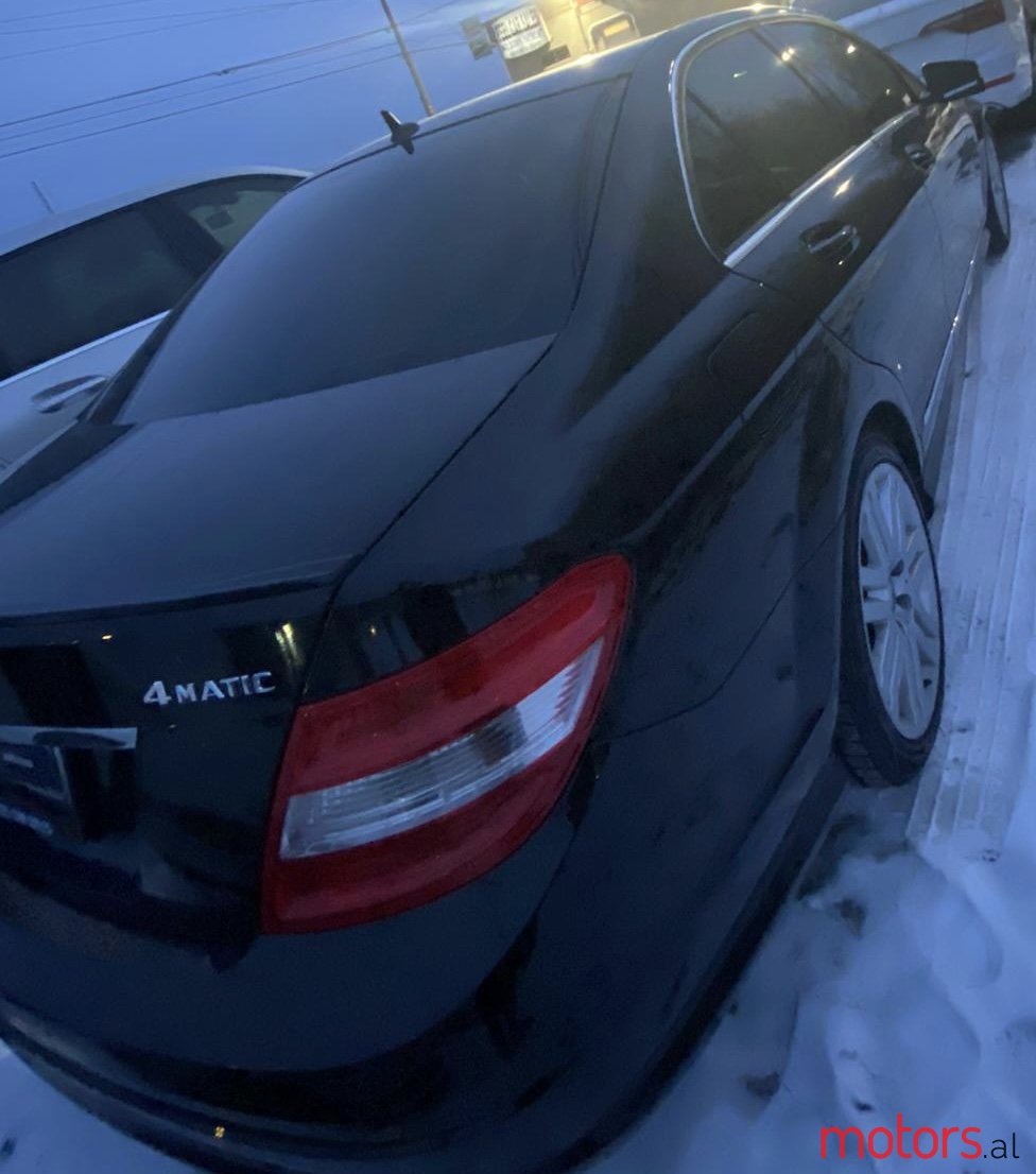 2011' Mercedes-Benz C-Class photo #2