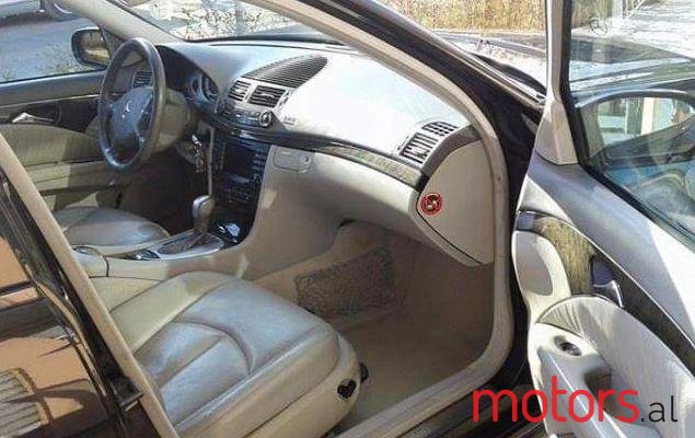 2004' Mercedes-Benz E-Class photo #3