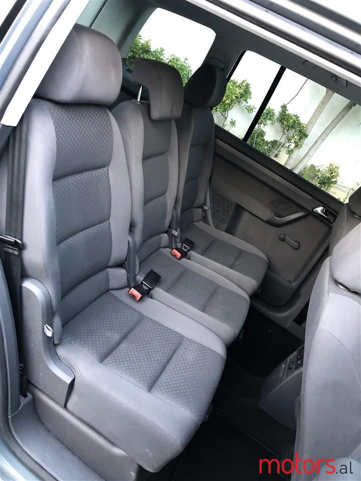 2006' Volkswagen Touran photo #5