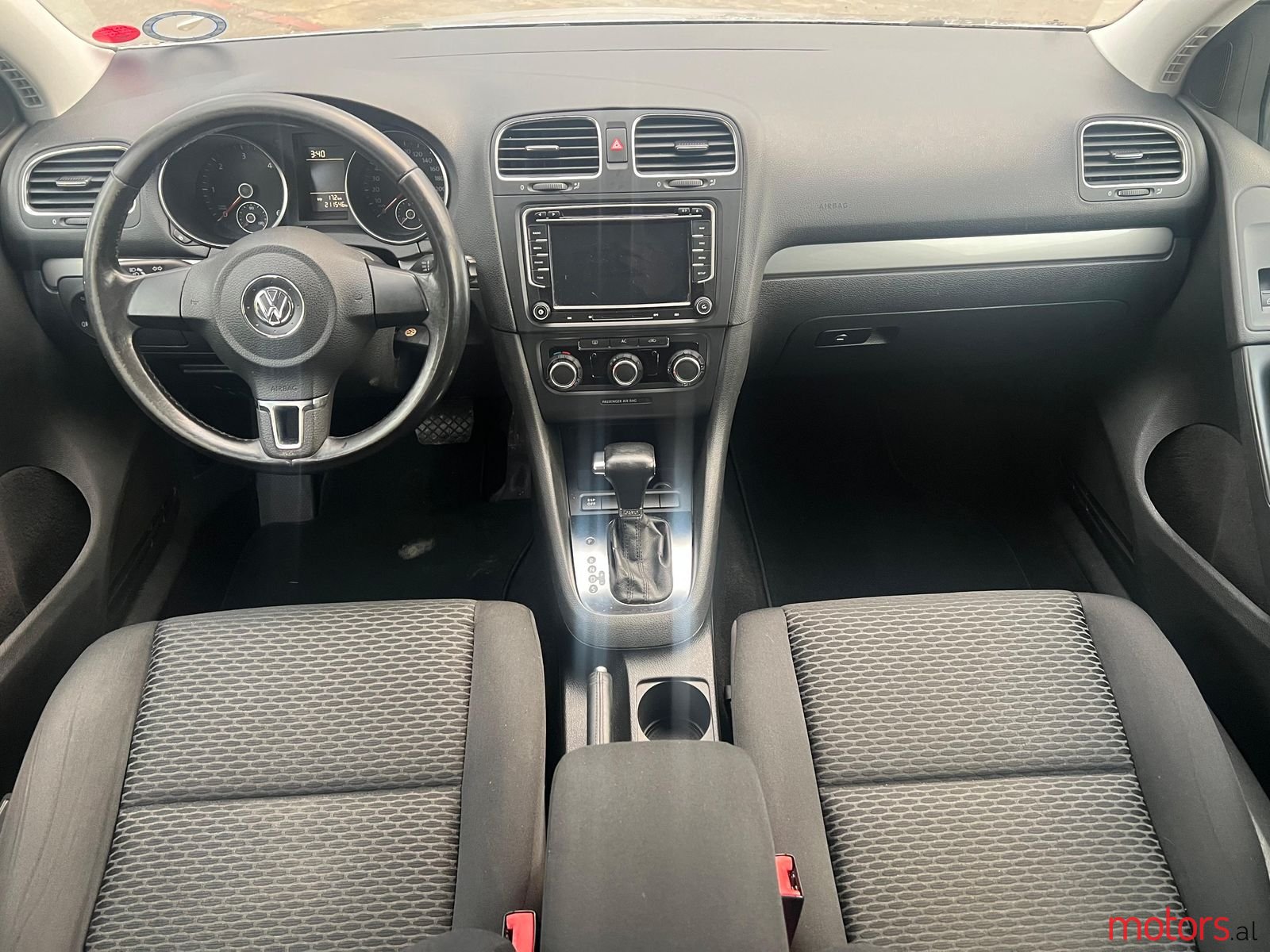 2009' Volkswagen Golf photo #4