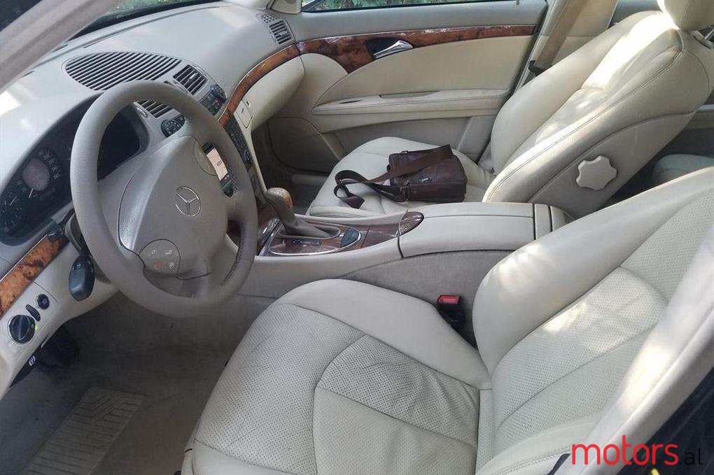 2004' Mercedes-Benz E 220 photo #2