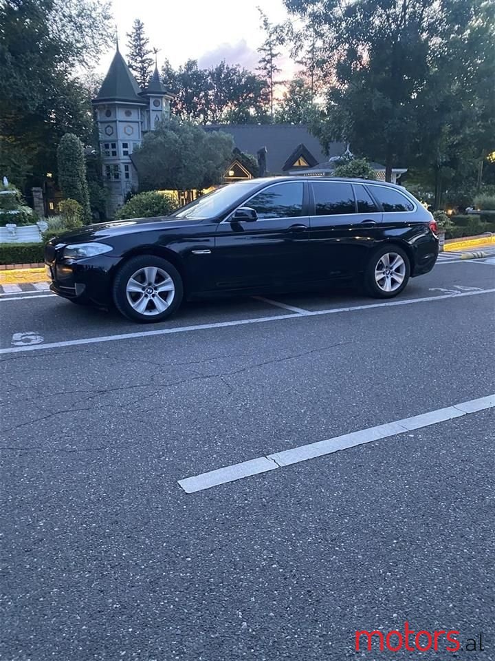 2011' BMW 520 photo #1