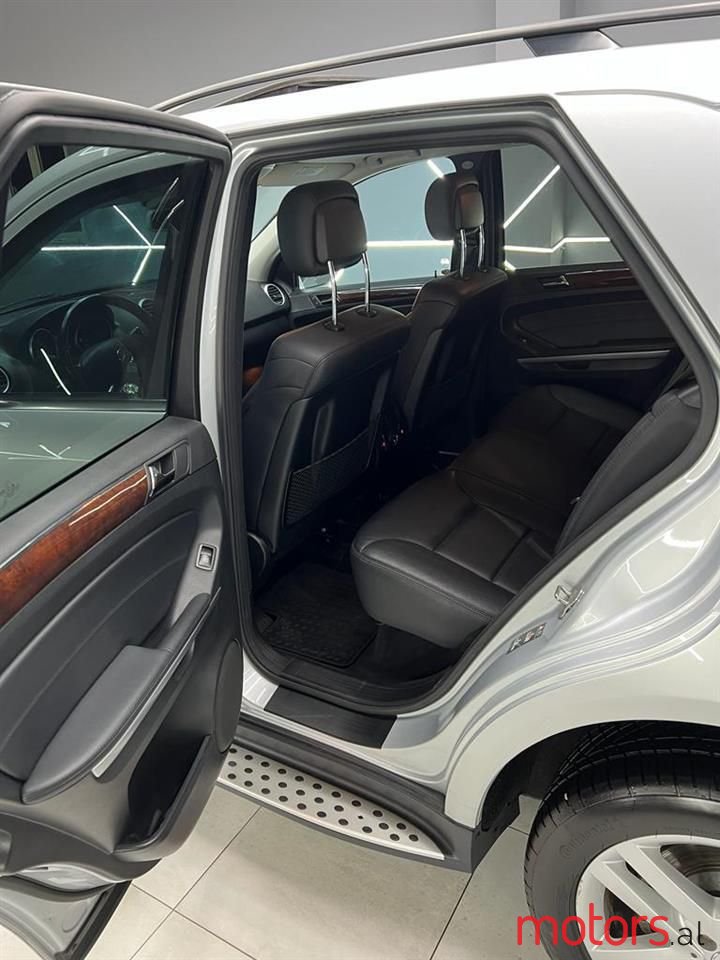 2010' Mercedes-Benz 350 photo #4