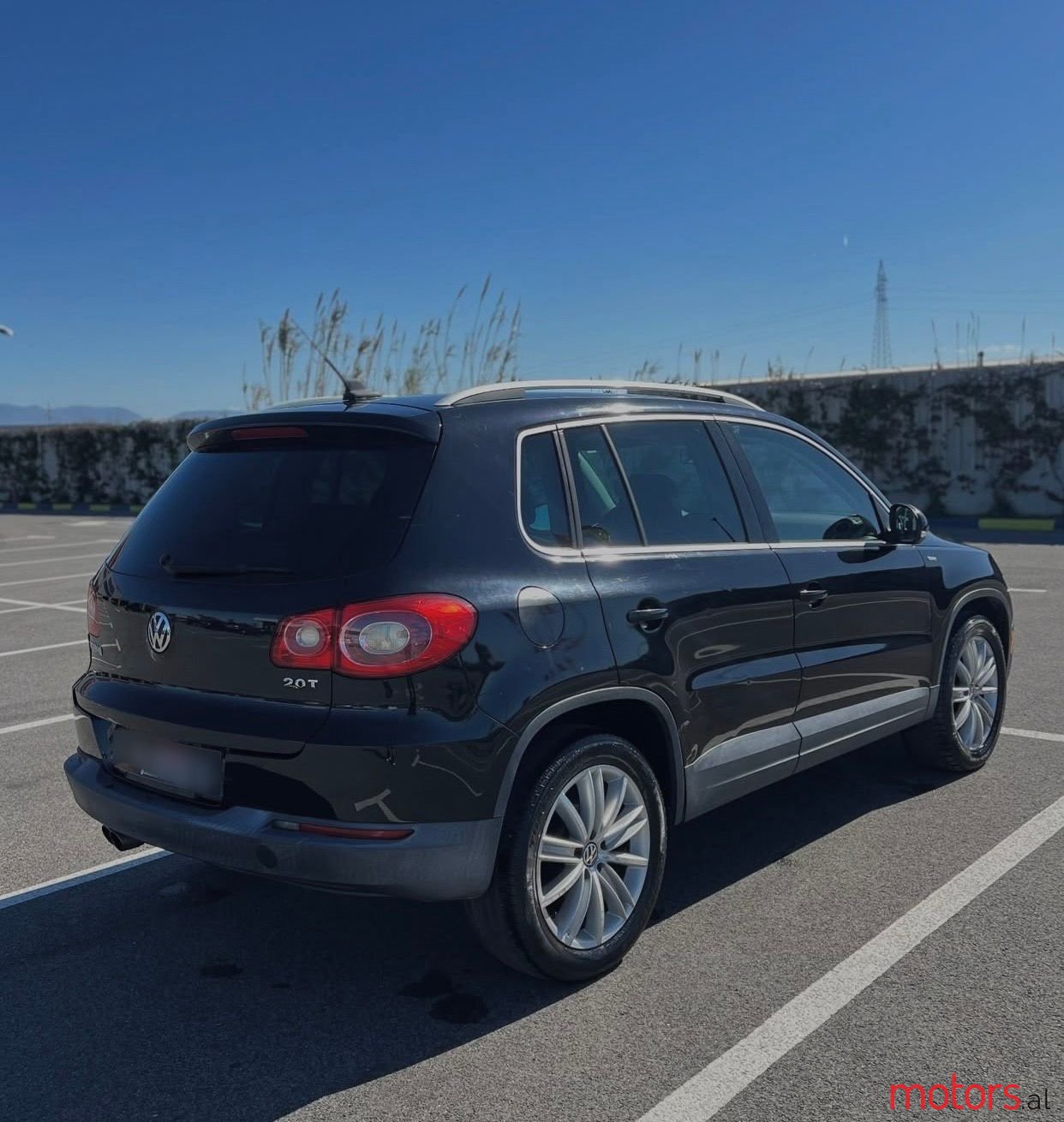 2010' Volkswagen Tiguan photo #1