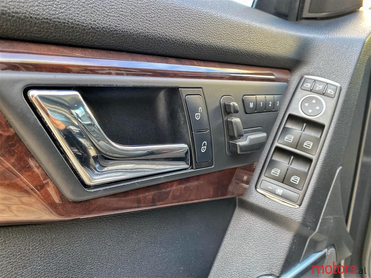 2010' Mercedes-Benz GLK 350 photo #5