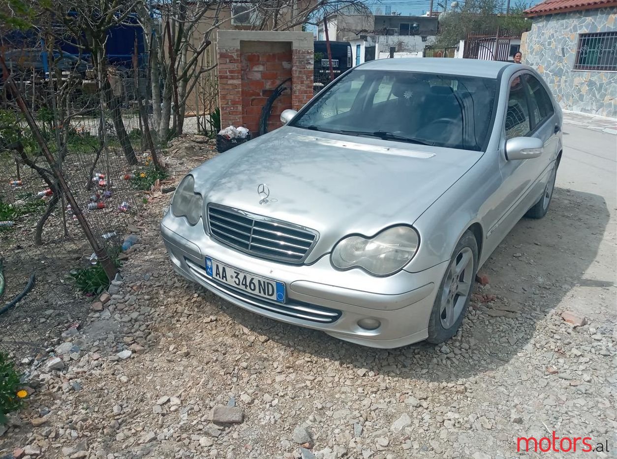 2002' Mercedes-Benz 220 photo #1