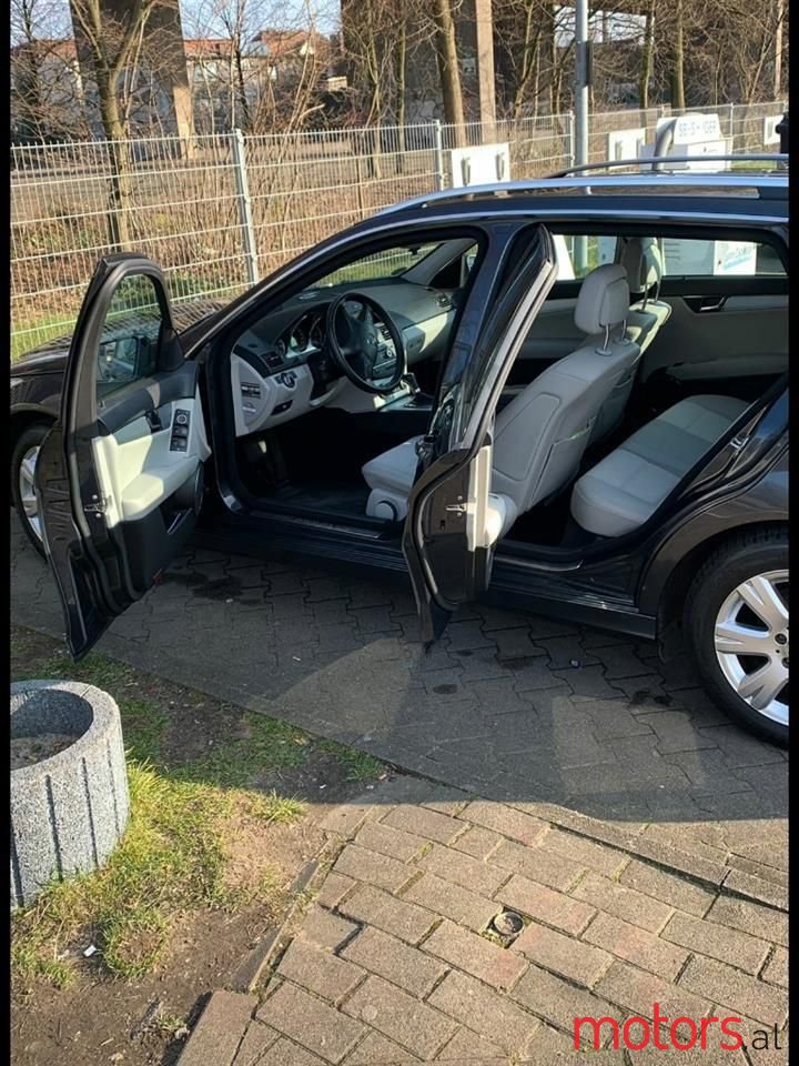 2009' Mercedes-Benz C 200 photo #3