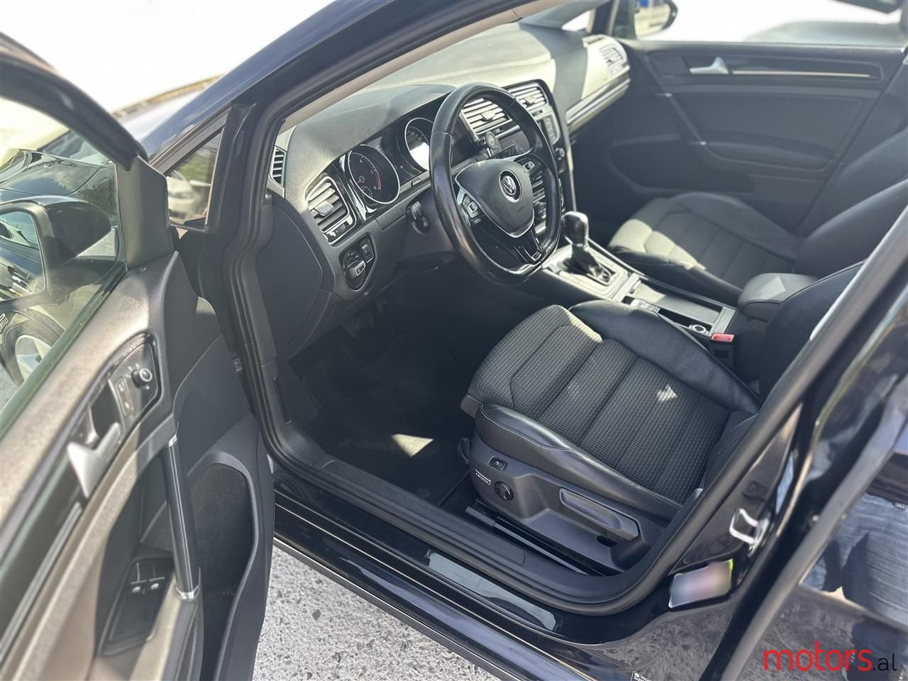 2013' Volkswagen Golf photo #6