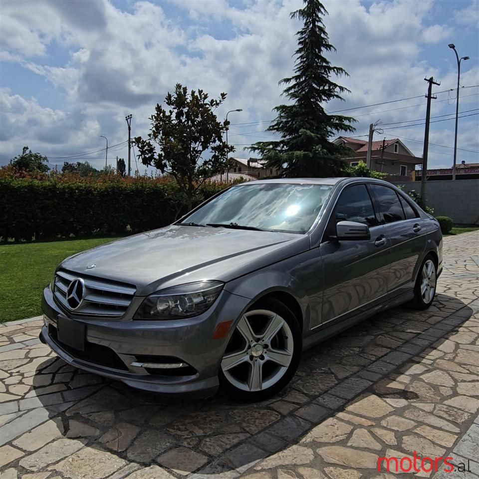 2011' Mercedes-Benz C 300 photo #5