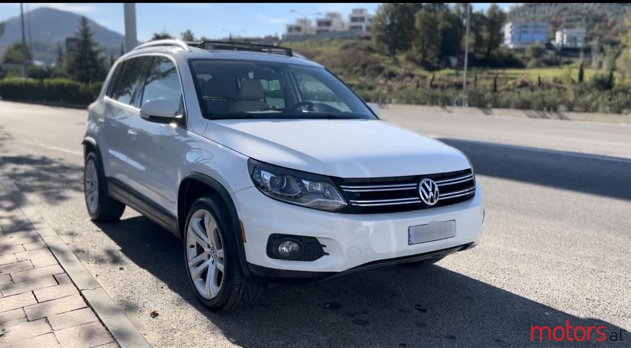 2012' Volkswagen Tiguan photo #5
