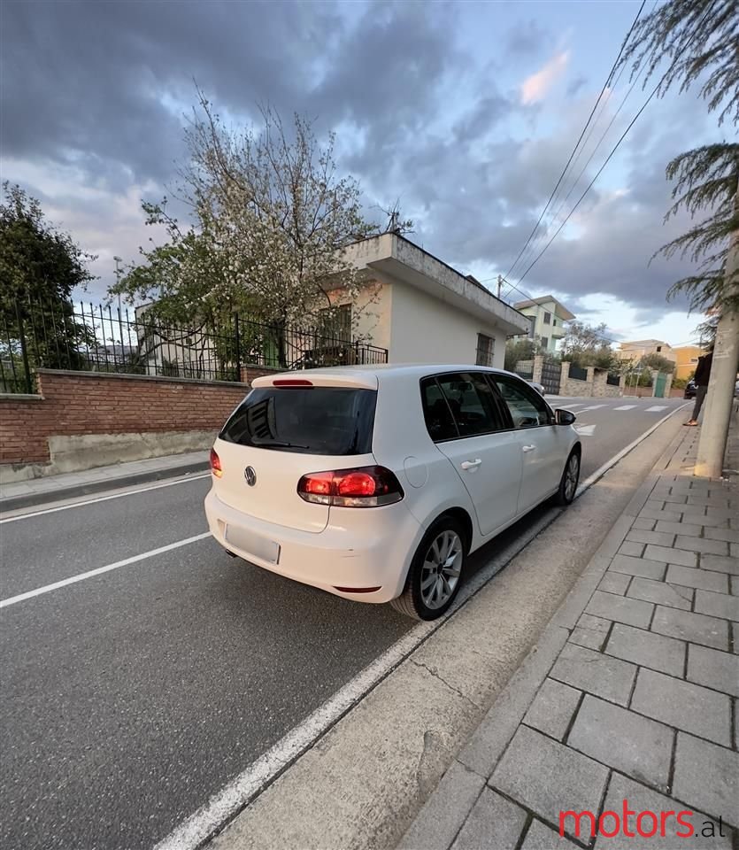 2011' Volkswagen Golf photo #4