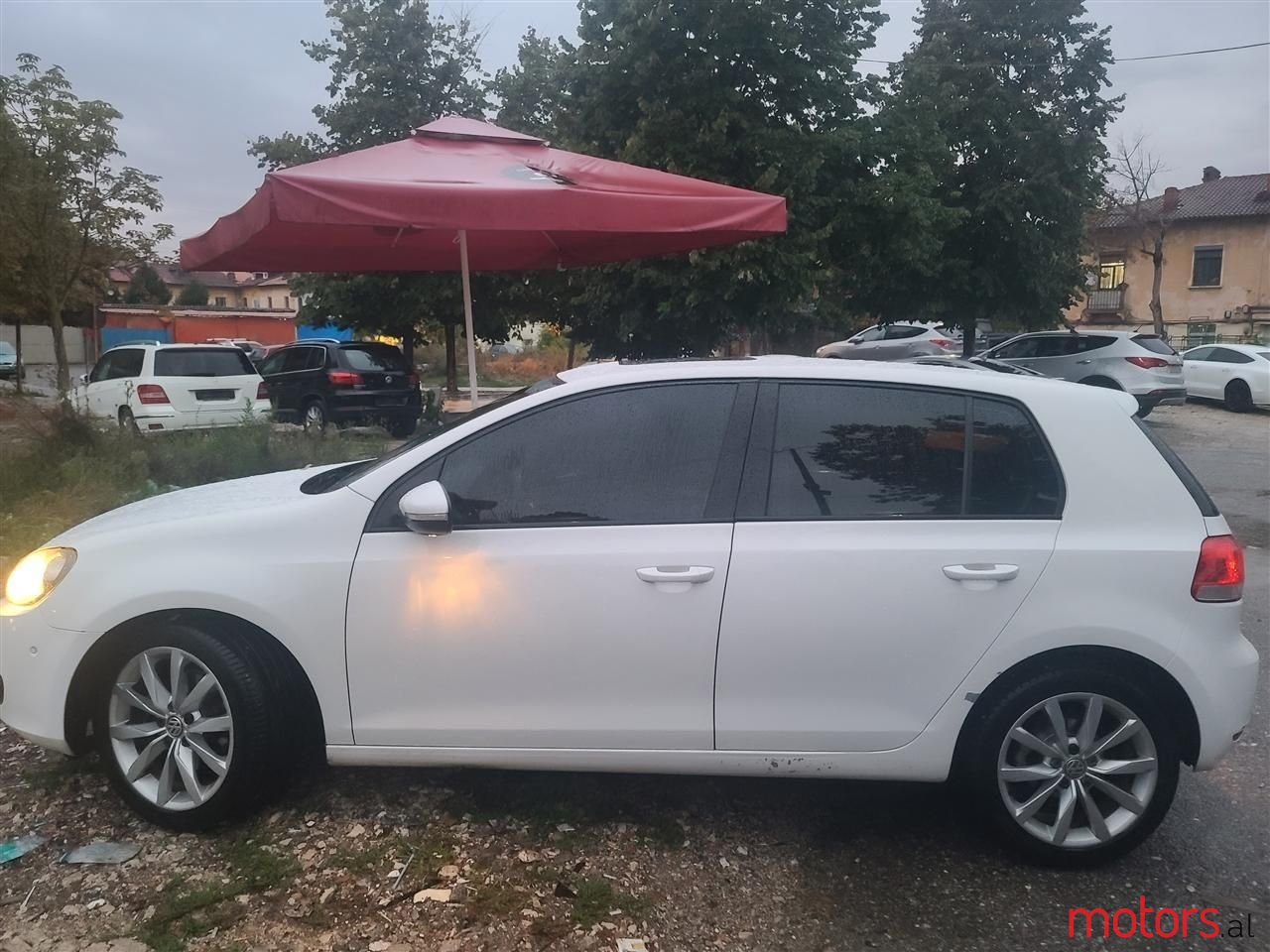 2010' Volkswagen Golf photo #1