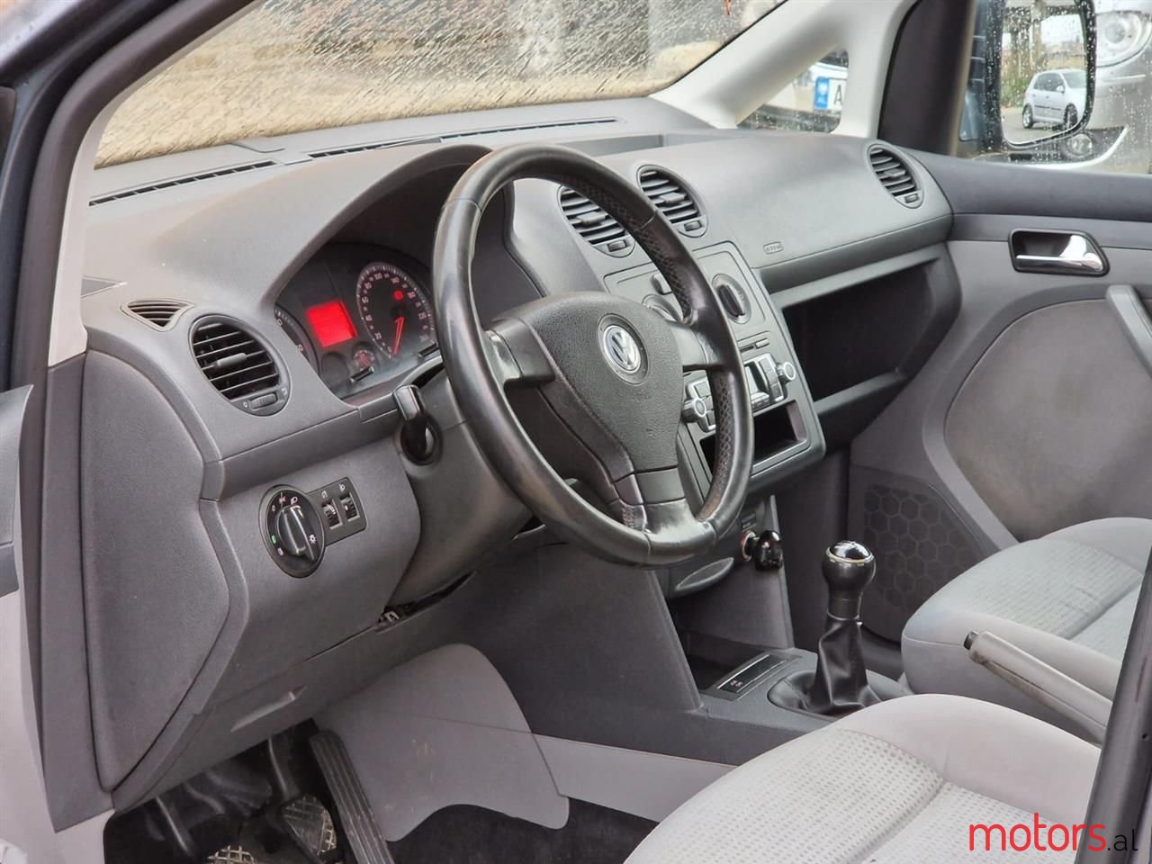 2009' Volkswagen Caddy photo #3