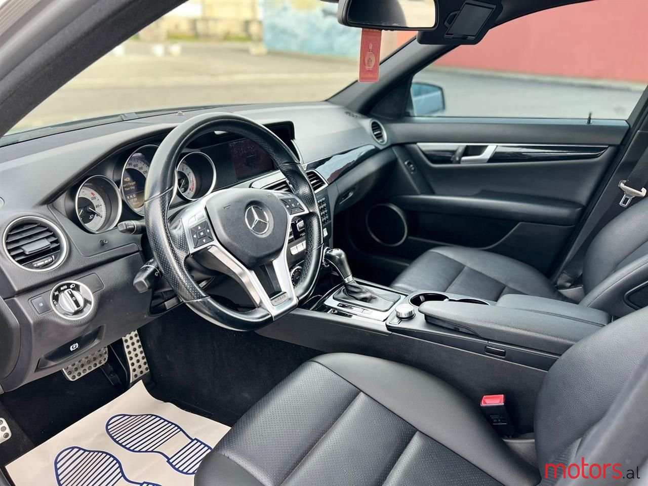 2012' Mercedes-Benz C 300 photo #4