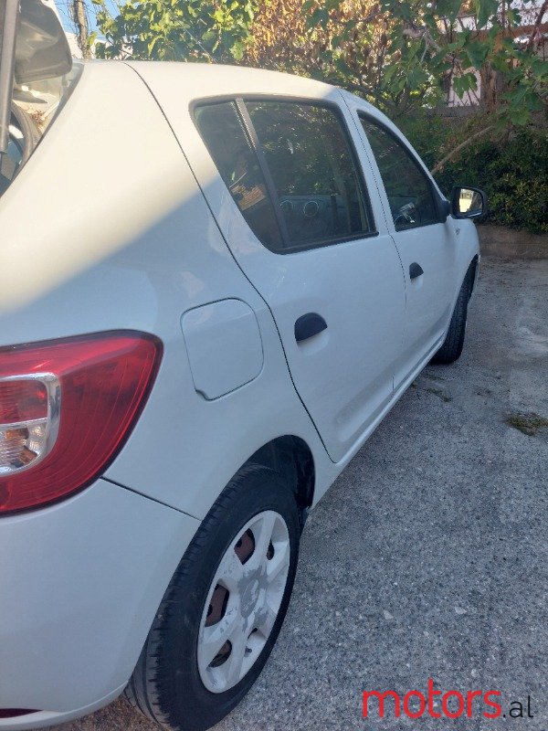 2015' Dacia Sandero photo #3