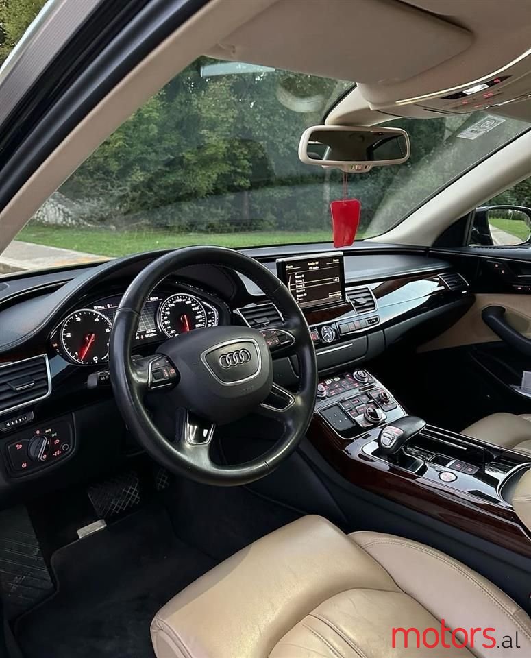2012' Audi A8 photo #6