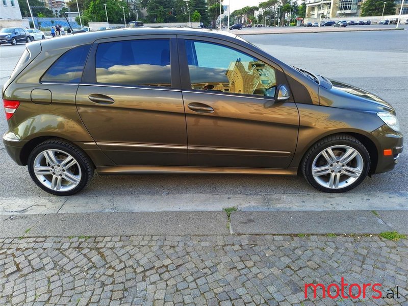 2010' Mercedes-Benz B 200 photo #1