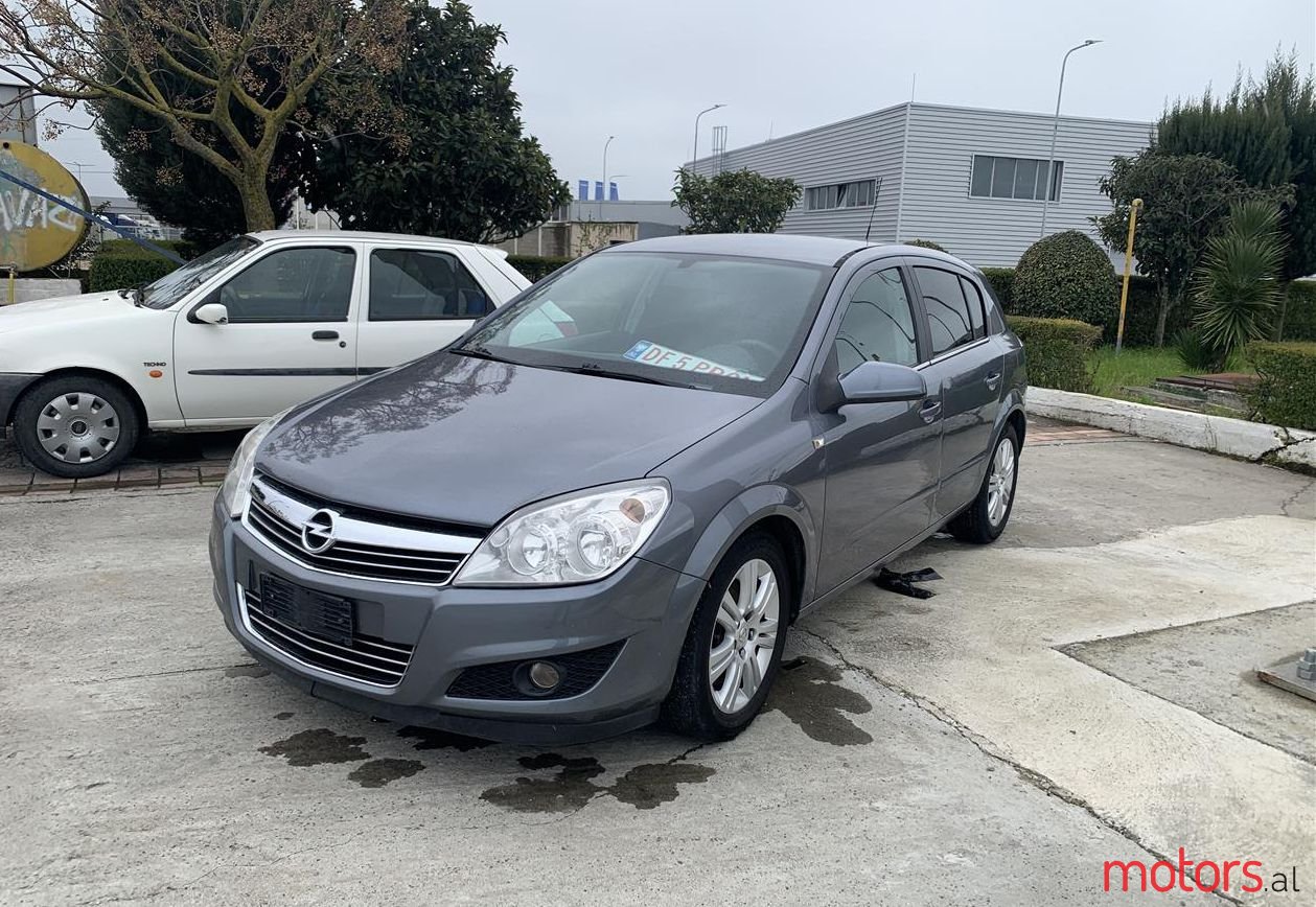 2008' Opel Astra photo #1