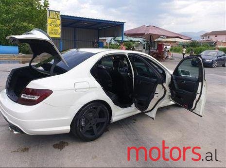 2013' Mercedes-Benz C 250 photo #1