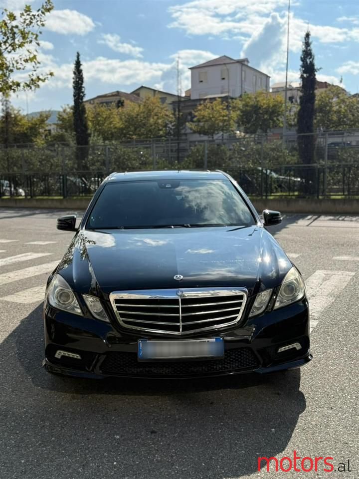 2011' Mercedes-Benz E 350 photo #2