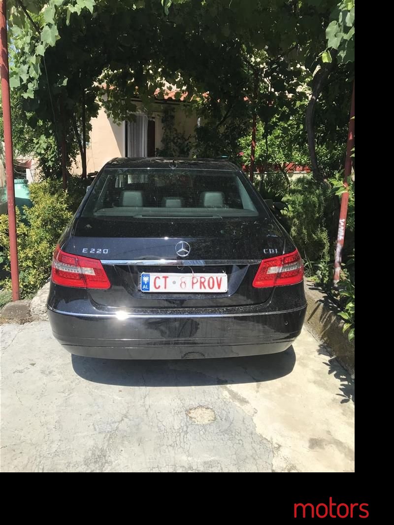 2010' Mercedes-Benz E 220 photo #5