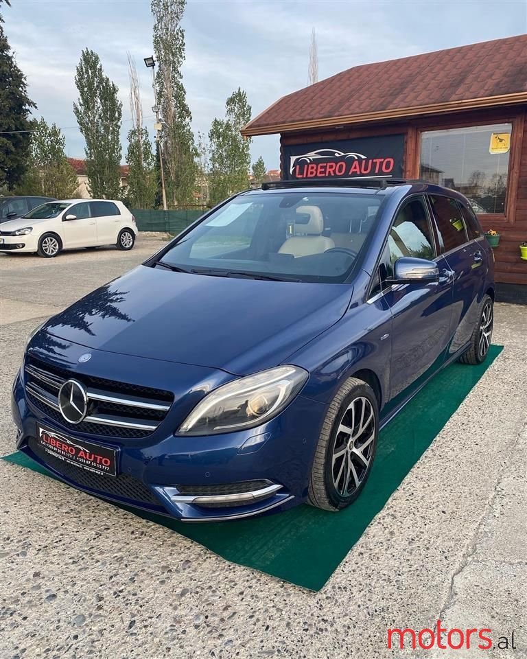 2012' Mercedes-Benz 200 photo #1