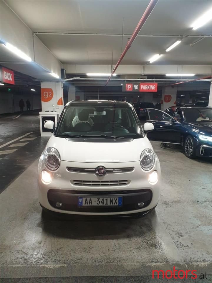 2017' Fiat 500L photo #3