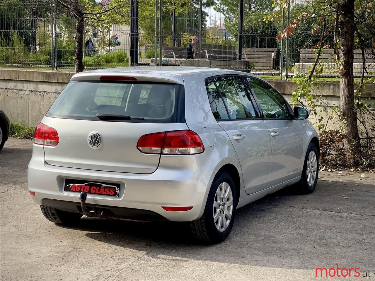 2009' Volkswagen Golf photo #3