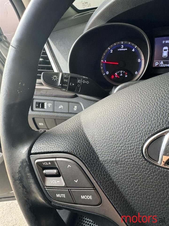 2013' Hyundai Santa Fe photo #6